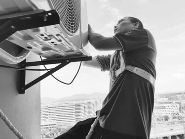 便攜式電動葫蘆為高樓空調安裝工帶來助力